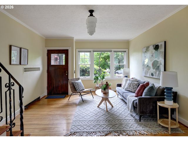 2937 Se HAWTHORNE Blvd, Portland, OR 97214