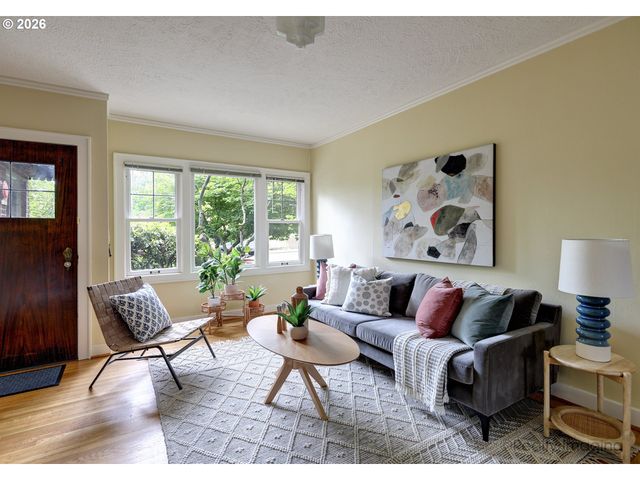 2937 Se HAWTHORNE Blvd, Portland, OR 97214