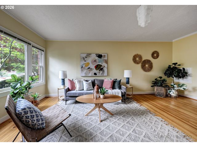 2937 Se HAWTHORNE Blvd, Portland, OR 97214