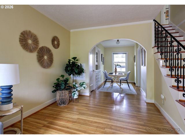 2937 Se HAWTHORNE Blvd, Portland, OR 97214