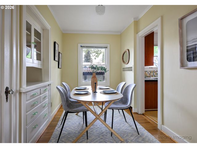 2937 Se HAWTHORNE Blvd, Portland, OR 97214