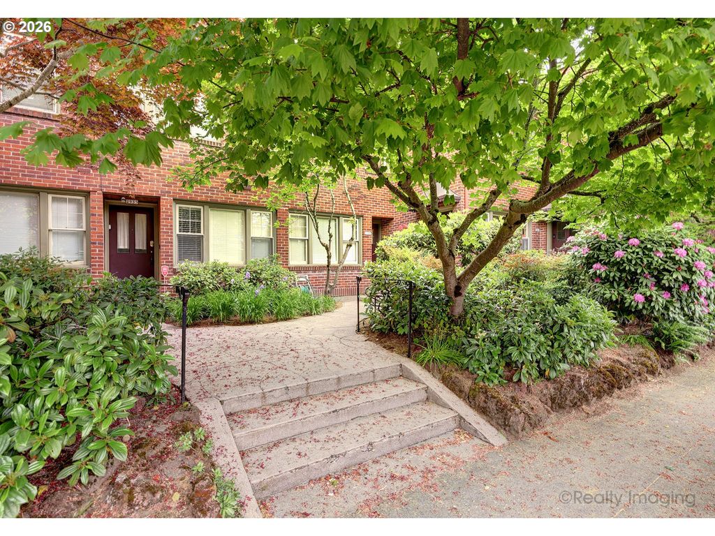 2937 Se HAWTHORNE Blvd, Portland, OR 97214