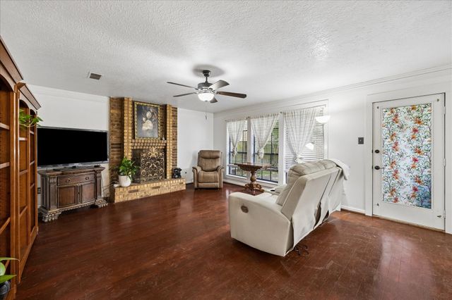 96 Eagle Rock Circle, The Woodlands, TX 77381