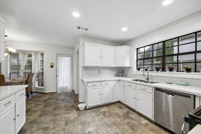 96 Eagle Rock Circle, The Woodlands, TX 77381