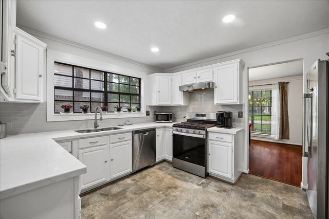 96 Eagle Rock Circle, The Woodlands, TX 77381