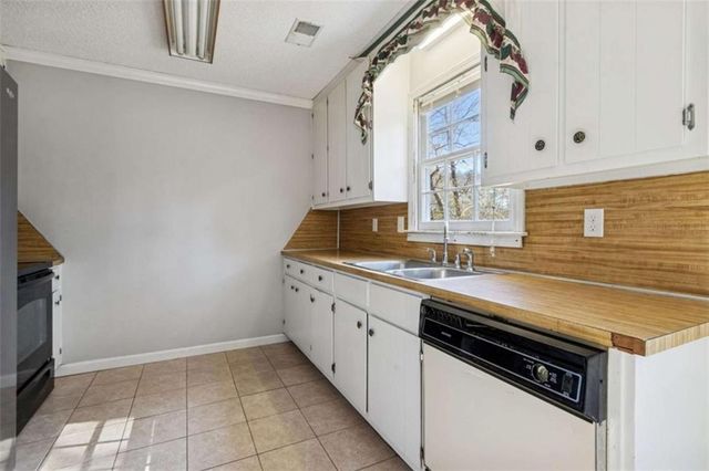 570 Wayside Drive, Lawrenceville, GA 30046