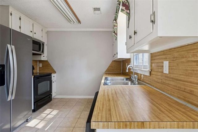 570 Wayside Drive, Lawrenceville, GA 30046