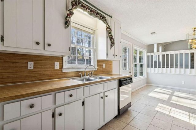 570 Wayside Drive, Lawrenceville, GA 30046