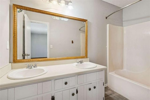 570 Wayside Drive, Lawrenceville, GA 30046