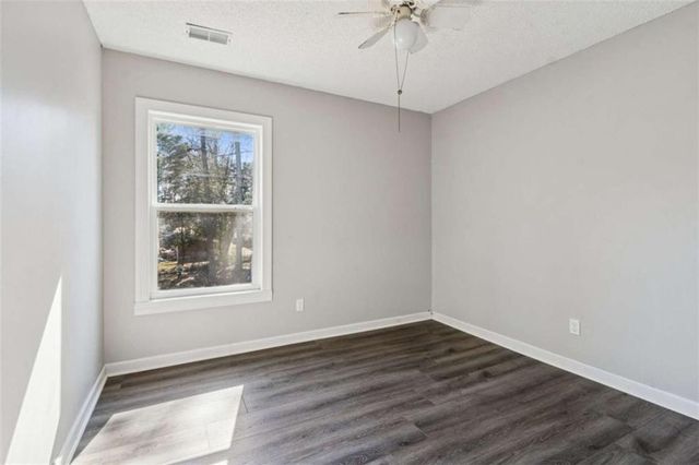 570 Wayside Drive, Lawrenceville, GA 30046