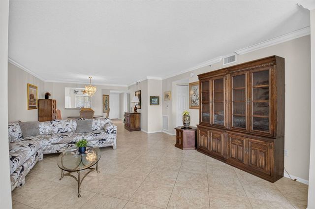 5778 Crystal Shores Drive 202, Boynton Beach, FL 33437