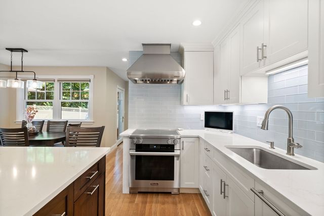 5 Queen Anne Rd, Hopkinton, MA 01748