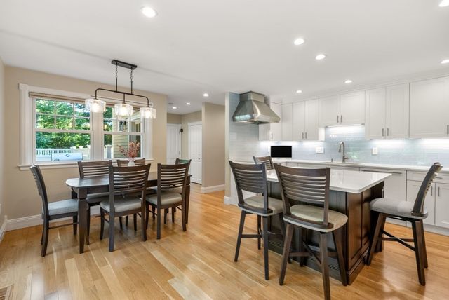 5 Queen Anne Rd, Hopkinton, MA 01748