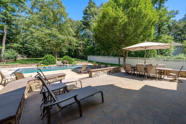 5 Queen Anne Rd, Hopkinton, MA 01748