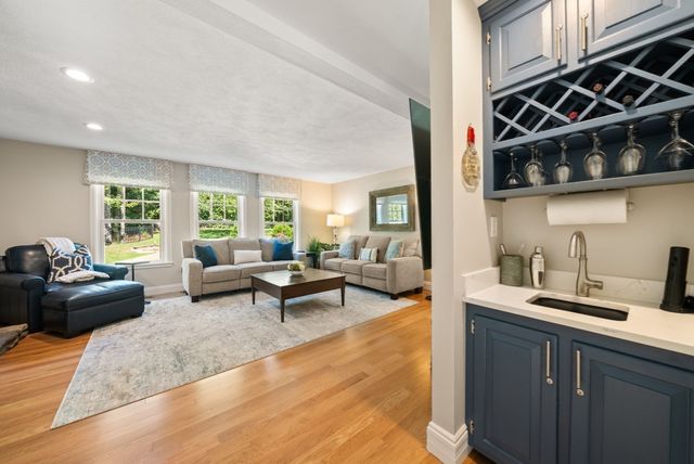 5 Queen Anne Rd, Hopkinton, MA 01748