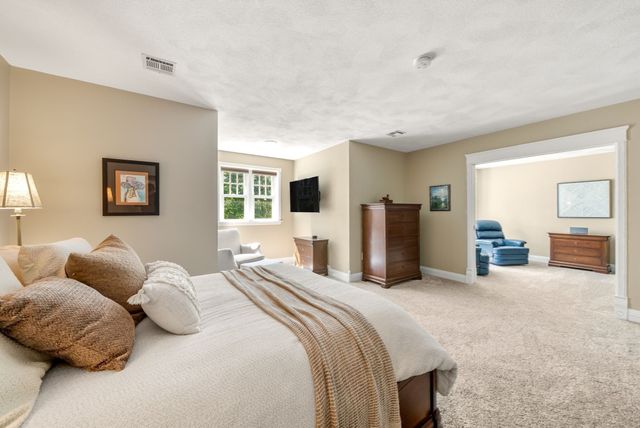 5 Queen Anne Rd, Hopkinton, MA 01748