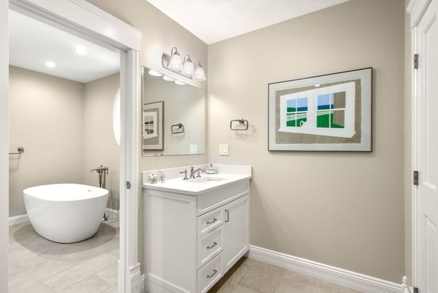 5 Queen Anne Rd, Hopkinton, MA 01748