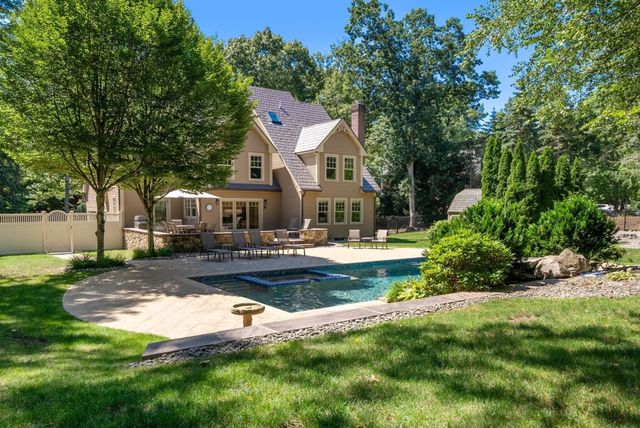 5 Queen Anne Rd, Hopkinton, MA 01748
