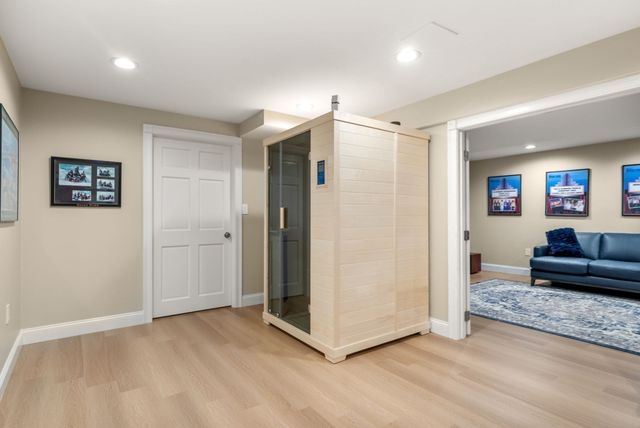 5 Queen Anne Rd, Hopkinton, MA 01748