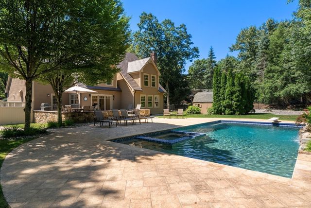 5 Queen Anne Rd, Hopkinton, MA 01748