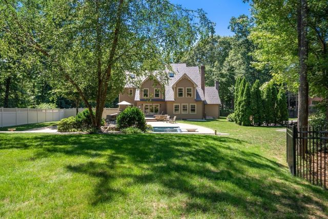 5 Queen Anne Rd, Hopkinton, MA 01748