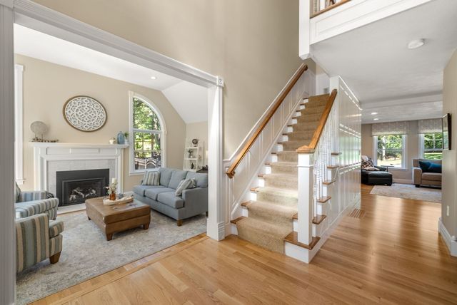 5 Queen Anne Rd, Hopkinton, MA 01748