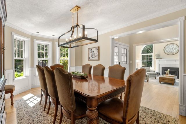 5 Queen Anne Rd, Hopkinton, MA 01748