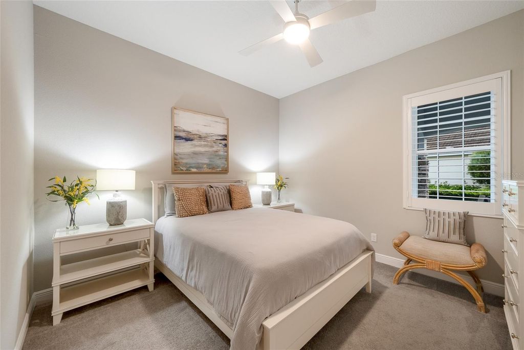 Image 12 of property listing at 12825 COASTAL BREEZE WAY, Bradenton, FL 34211