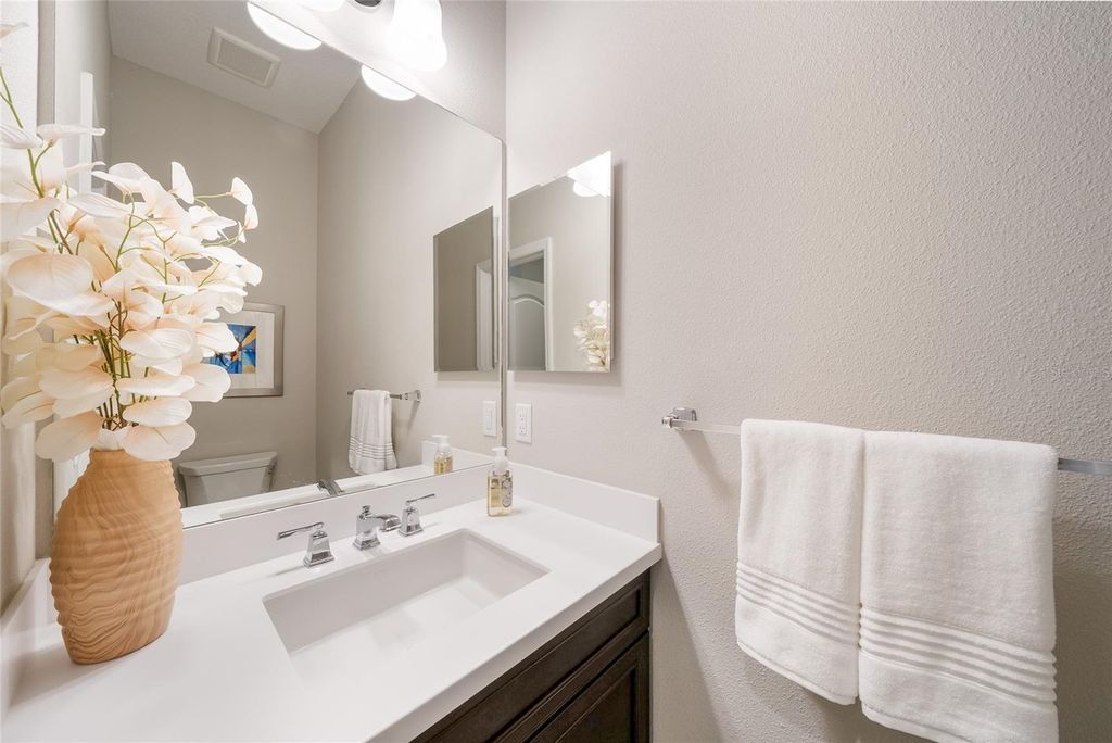 Image 15 of property listing at 12825 COASTAL BREEZE WAY, Bradenton, FL 34211