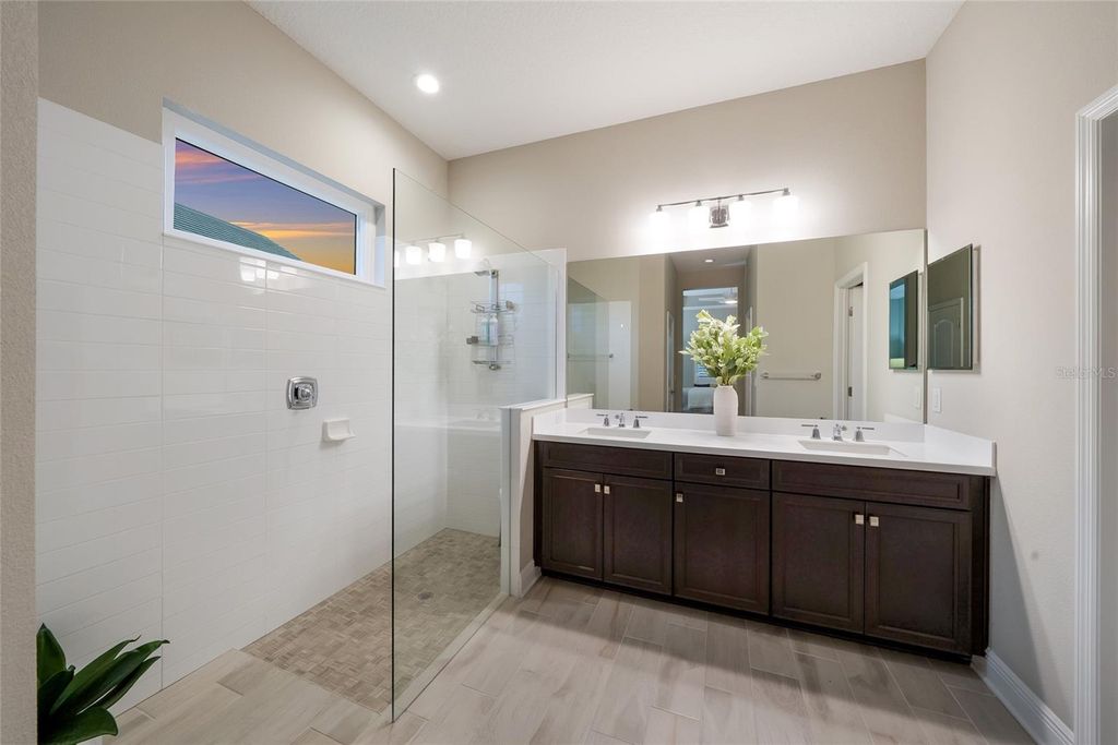 Image 18 of property listing at 12825 COASTAL BREEZE WAY, Bradenton, FL 34211