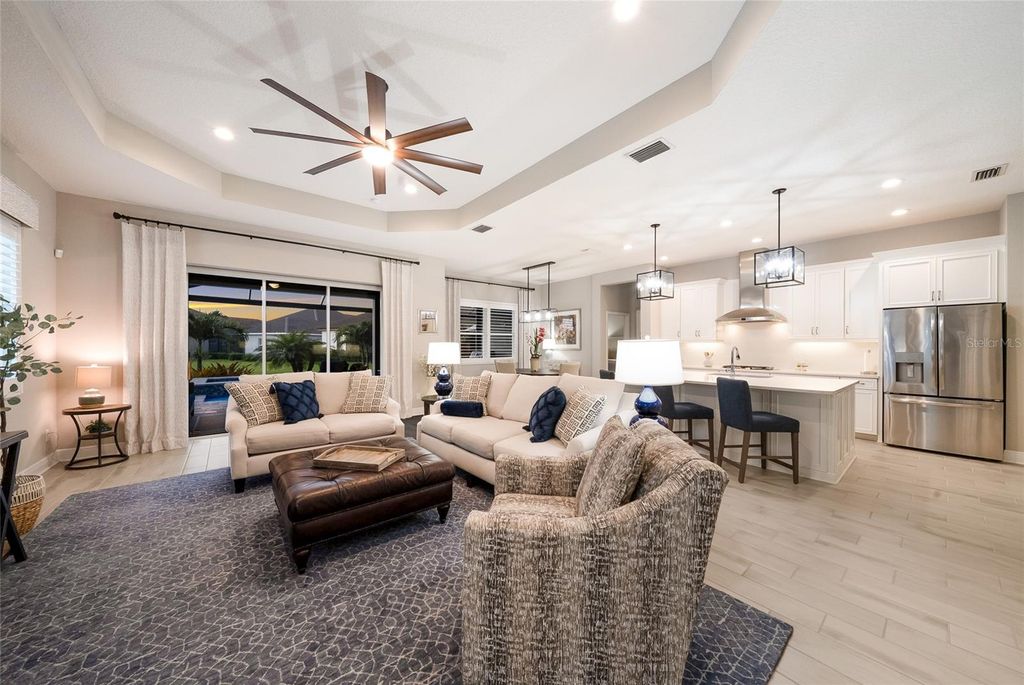 Image 3 of property listing at 12825 COASTAL BREEZE WAY, Bradenton, FL 34211