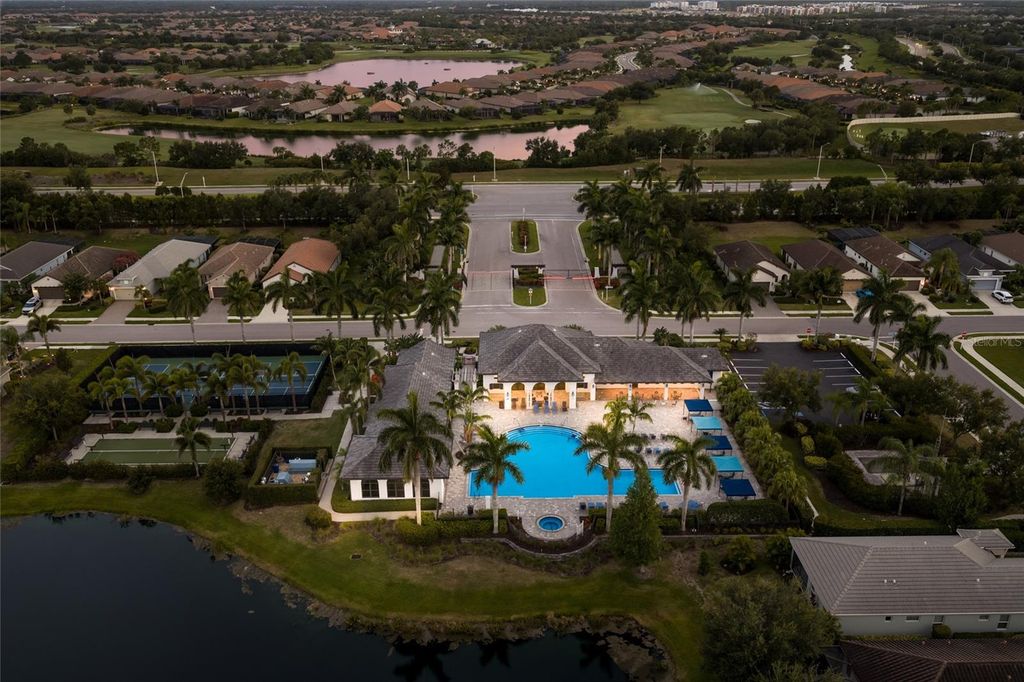 Image 25 of property listing at 12825 COASTAL BREEZE WAY, Bradenton, FL 34211