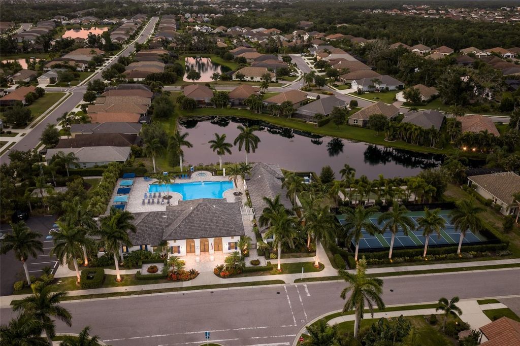 Image 32 of property listing at 12825 COASTAL BREEZE WAY, Bradenton, FL 34211