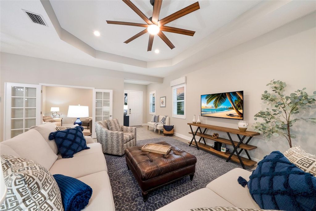 Image 5 of property listing at 12825 COASTAL BREEZE WAY, Bradenton, FL 34211