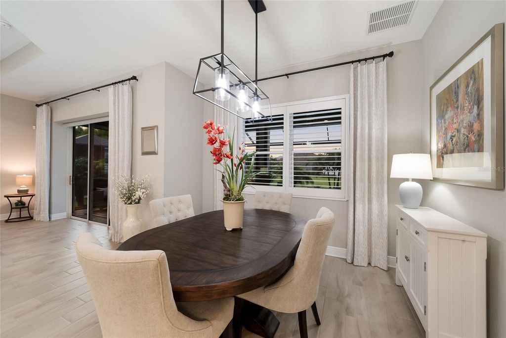Image 7 of property listing at 12825 COASTAL BREEZE WAY, Bradenton, FL 34211
