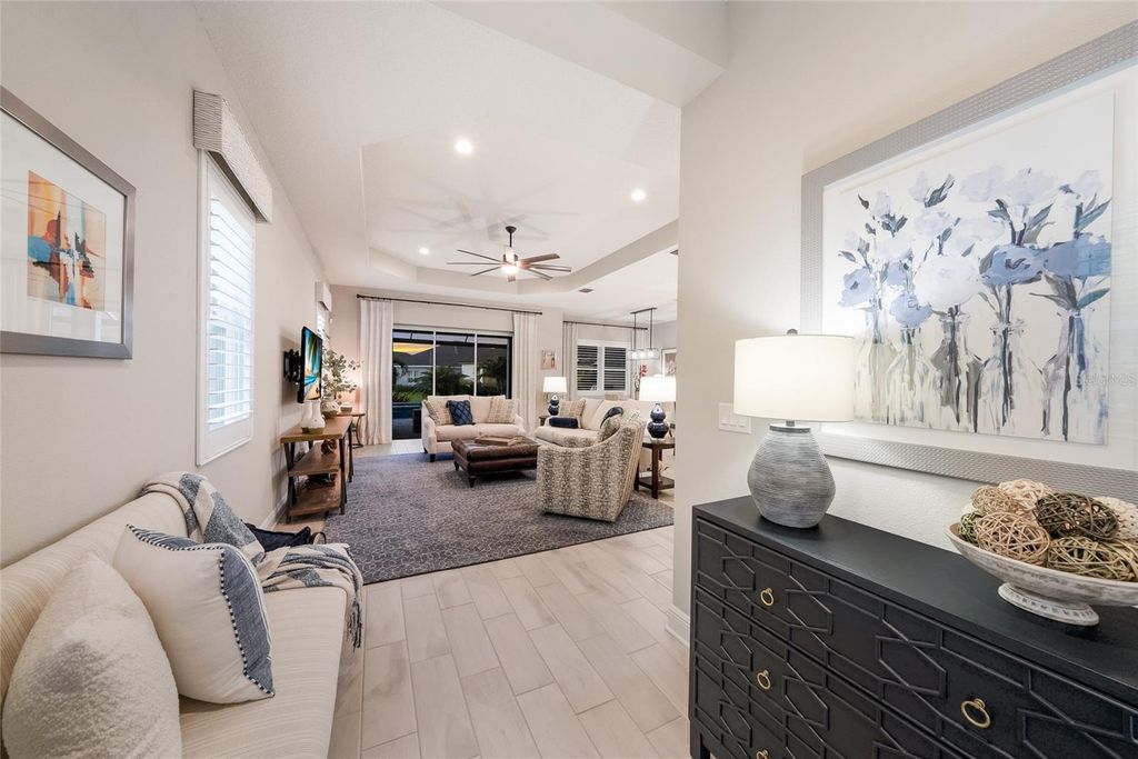 Image 8 of property listing at 12825 COASTAL BREEZE WAY, Bradenton, FL 34211