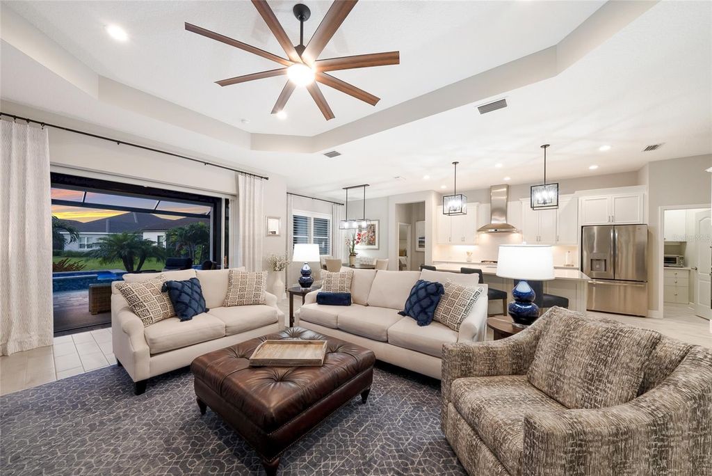 Image 9 of property listing at 12825 COASTAL BREEZE WAY, Bradenton, FL 34211