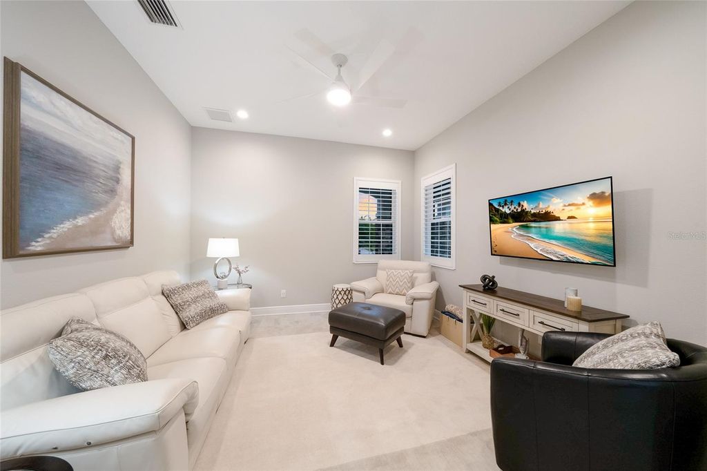 Image 10 of property listing at 12825 COASTAL BREEZE WAY, Bradenton, FL 34211