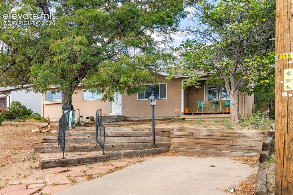 15 MacAlester Road, Pueblo, CO 81001