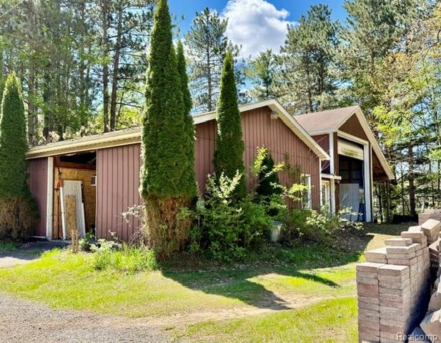 6087 Cyclone Road, Otter Lake, MI 48464