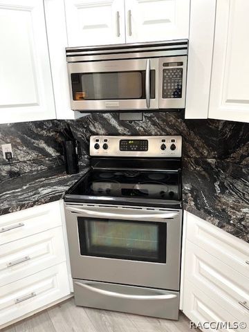 6160 N Misty Oak Terrace, Beverly Hills, FL 34465