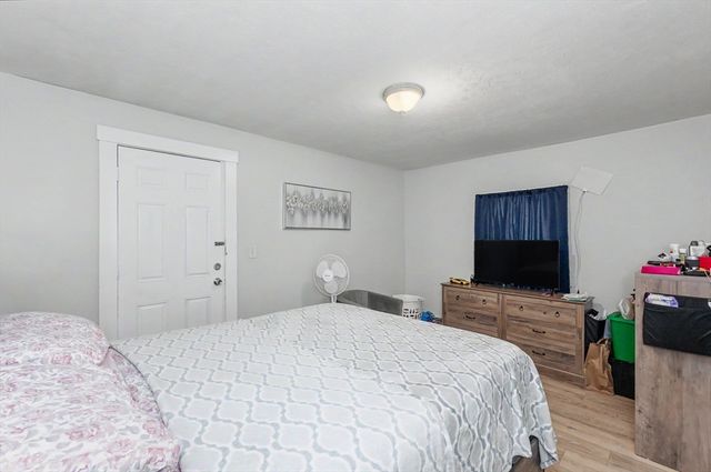 18 Pleasant St, Lowell, MA 01852