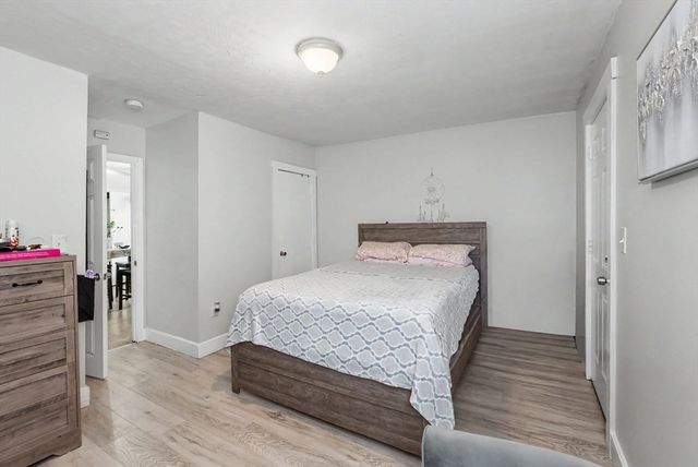 18 Pleasant St, Lowell, MA 01852