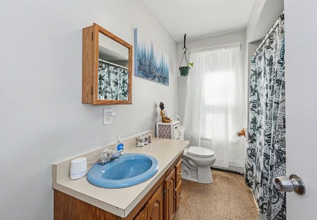 18 Pleasant St, Lowell, MA 01852