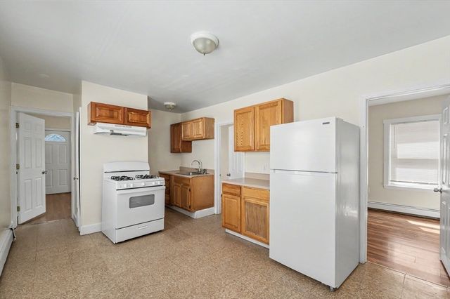 18 Pleasant St, Lowell, MA 01852