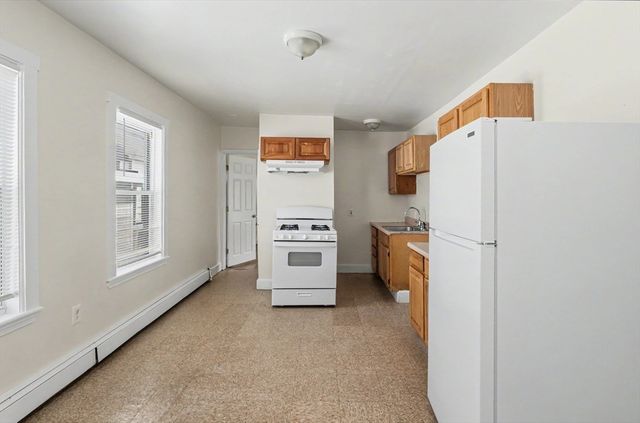 18 Pleasant St, Lowell, MA 01852