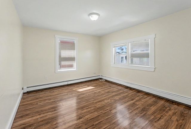 18 Pleasant St, Lowell, MA 01852