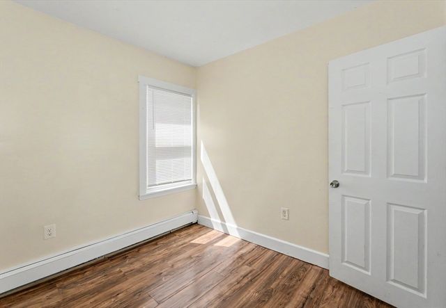 18 Pleasant St, Lowell, MA 01852