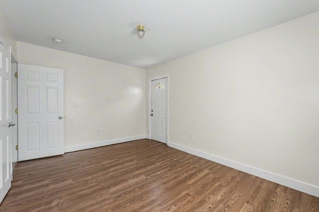 18 Pleasant St, Lowell, MA 01852