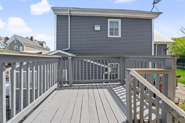 18 Pleasant St, Lowell, MA 01852